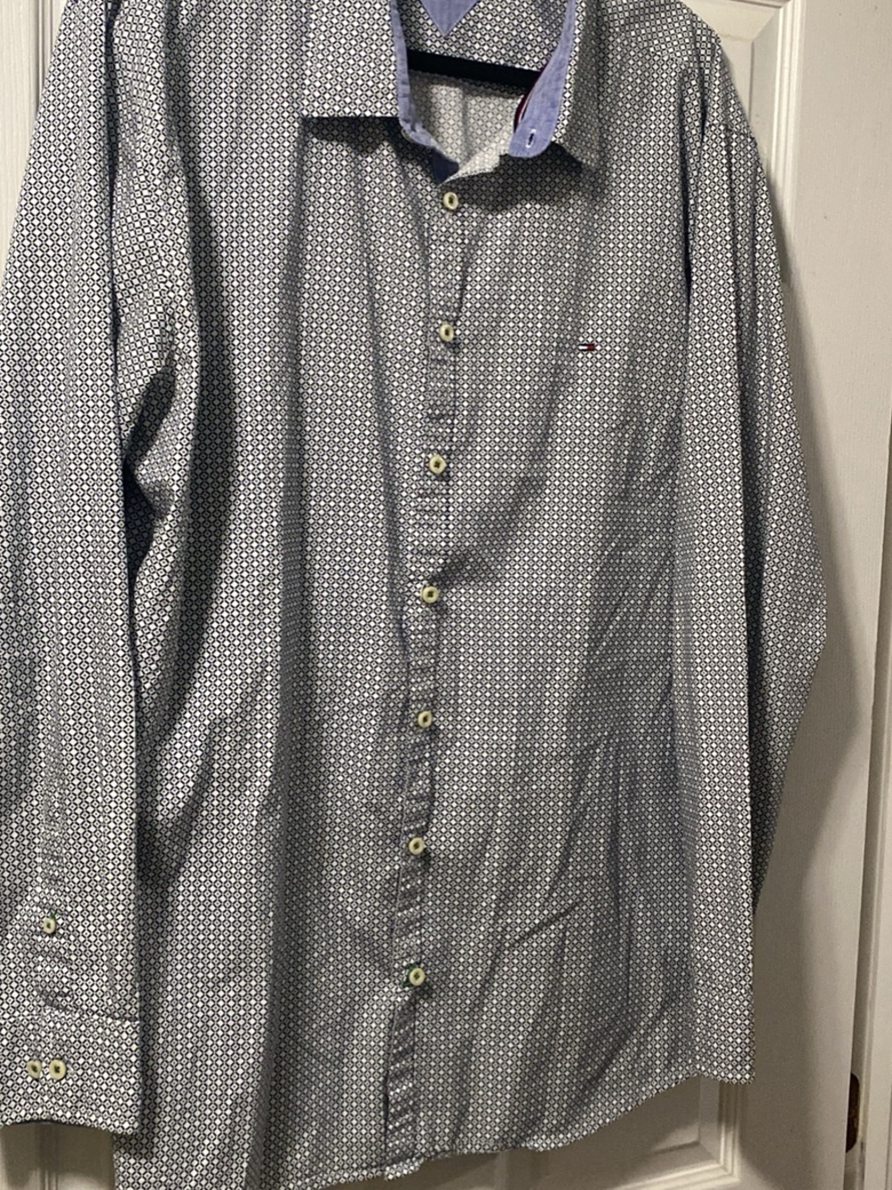 Tommy Hilfiger Men's Navy and White Micro-Pattern Button-Down Shirt